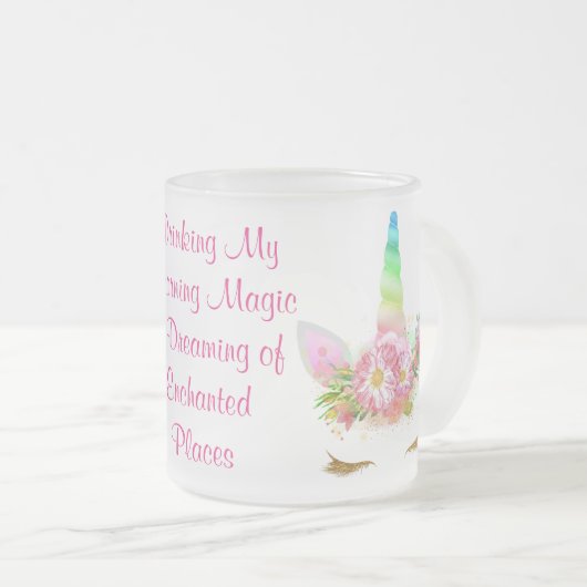 Trinkendes Morgen-magisches Regenbogen-Einhorn Mattglastasse (VorderseiteRechts)