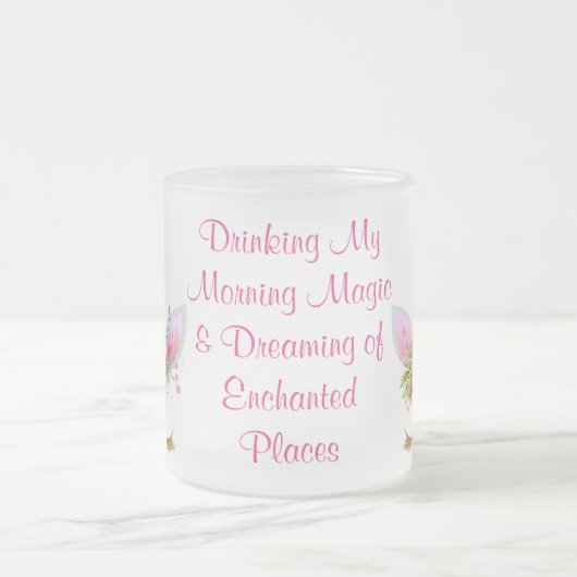 Trinkendes Morgen-magisches Regenbogen-Einhorn Mattglastasse (Mittel)