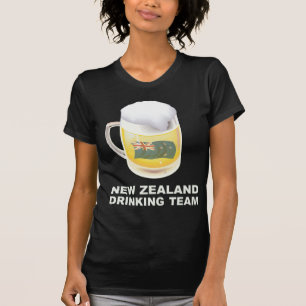 Trinkendes Team Neuseelands T-Shirt