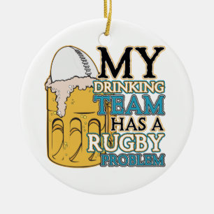 Trinkendes Team-Rugby Keramik Ornament