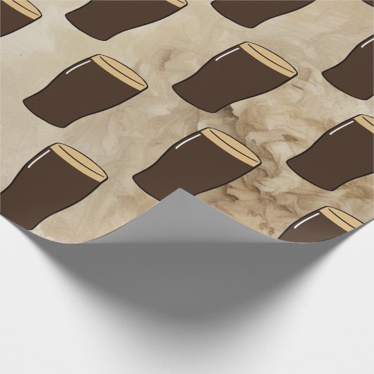 Trinker eines Pint irischen Stout-Bieres Geschenkpapier (Ecke)