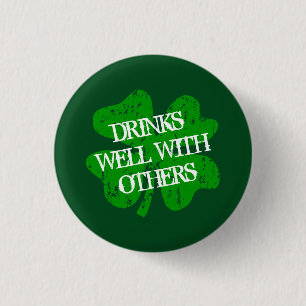 TRINKT GUT MIT ANDEREN St Patricks Day Pin Button