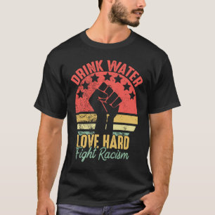 Trinkwasser Liebe harter Kampf Rassismus Vintag An T-Shirt