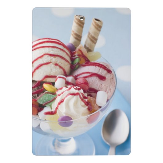 Trio der Eiscreme und des süßen Eiscremebechers Mini Klemmbrett (Rückseite)