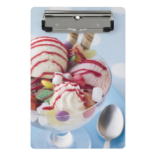 Trio der Eiscreme und des süßen Eiscremebechers Mini Klemmbrett (Vorderseite)