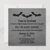 Trio of Bats Halloween-Party Einladung, grau Einladung (Vorderseite)