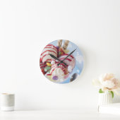 Trio of Ice Cream and Sweet Sundae Runde Wanduhr (Zuhause)