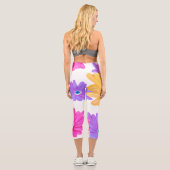 Trio of Joy: Bright Floral  Capri Leggings (Rückseite)