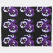 Trio of Lila White Pansy Blooms: Natures Harmony Fleecedecke (Vorderseite (Horizontal))