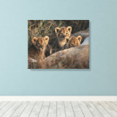 Trio von Lion Cubs mit Mutter Leinwanddruck (Insitu (Holzboden))