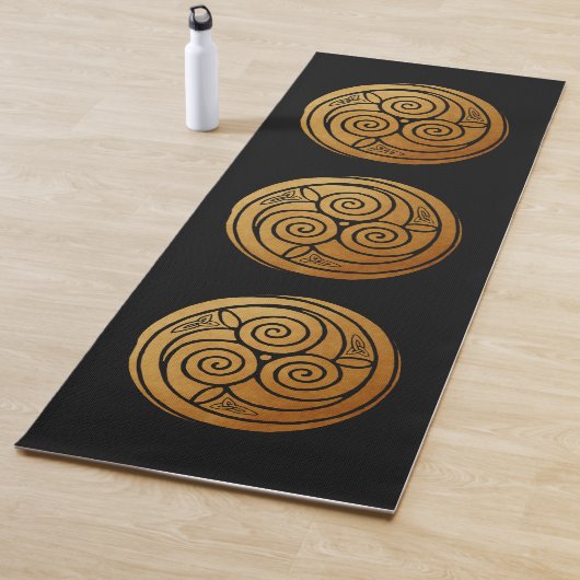 Triple Celtic Knot Swirl Mandala Yogamatte (Beispiel)