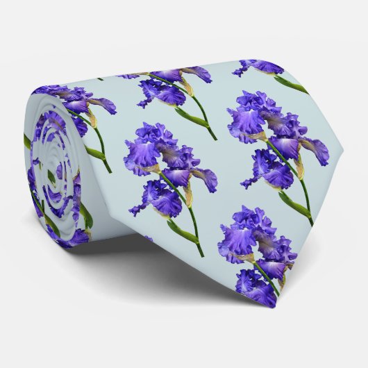 Triple Lila Iris Krawatte (Gerollt)