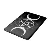 Triple Moon Goddess Pentagramm Black & White Wicca Badematte (Schrägansicht)