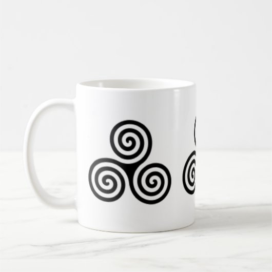 Triple Spiral Celtic Design Tasse (Links)