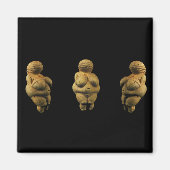 Triple Venus von Willendorf Magnet (Vorne)