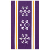 Triple White Nordic Snowflakes Tief Lila Streifen Tischdecke (Vorderseite)