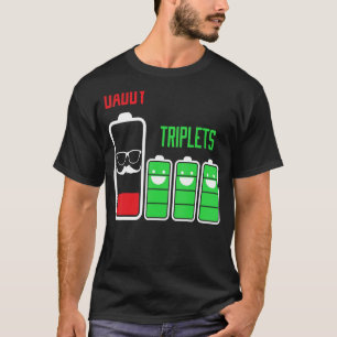 Triplets Vater Papa von 3 Kindern Batterie Low Vat T-Shirt