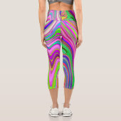 Trippelgelb und rosa Abstrakte Groovy Retro Art Capri Leggings (Rückseite)