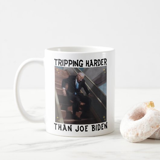 Tripping Harder als Joe Biden Kaffeetasse (Mit Donut)