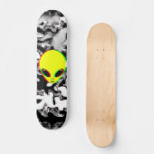 Trippy-Alien-Camouflage-Skateboard Skateboard (Vorderseite)