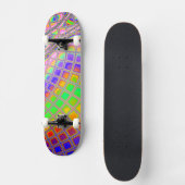 Trippy Groovy Vibrany Abstraktes digitales Fraktal Skateboard (Vorderseite)