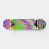 Trippy Groovy Vibrany Abstraktes digitales Fraktal Skateboard (Horizontal)