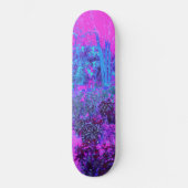 Trippy Hot Pink und Blue Impressionistic Landschaf Skateboard (Vorderseite)