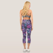 Trippy Lila Floral Psychedelic Muster Capri Leggings (Rückseite)