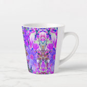 Trippy-Lila und Magenta-farbene Wildblumen Milchtasse (Rechts)