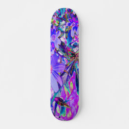 Trippy-Lila und Magenta-farbene Wildblumen Skateboard
