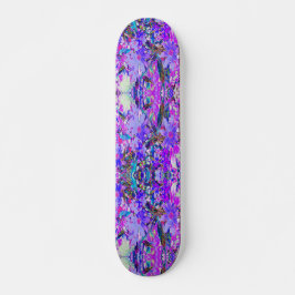 Trippy-Lila und Magenta-farbene Wildblumen Skateboard