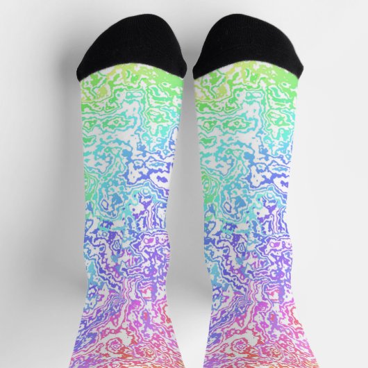 Trippy Maximalist Groovy Boho Bold Rainbow Marble Socken (Oben)
