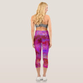 Trippy Red und Magenta Impressionistische Landscha Capri Leggings (Rückseite)