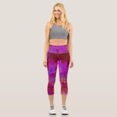 Trippy Red und Magenta Impressionistische Landscha Capri Leggings (Vorderseite)