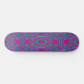 Trippy Retro Magenta, Blau und Grün Abstrakt Skateboard (Horizontal)