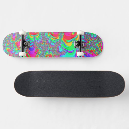 Trippy Retro Vibranntes Neon Rainbow Fraktal Art Skateboard (Horizontal)