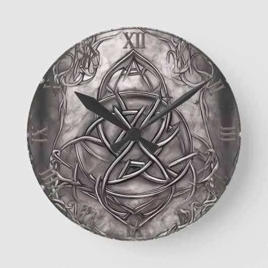 Triquetra Trinity Knot Silvery Pewter Imitate Meta Runde Wanduhr (Vorderseite)