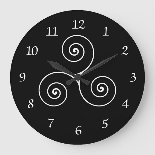 Triskele Große Wanduhr (Vorderseite)