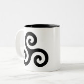 Triskele Symbol Zweifarbige Tasse (Vorderseite Links)