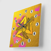 Triskelion Hearts & dreifach spiralförmige goldene Quadratische Wanduhr (Winkel)