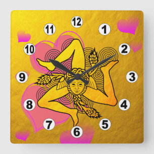 Triskelion-Herzen und dreifache Spiraluhr aus Gold Quadratische Wanduhr