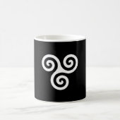 TRISKELION TRIPLE CELTIC SPIRAL KAFFEETASSE (Mittel)