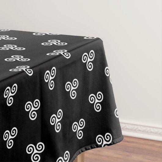 TRISKELION TRIPLE CELTIC SPIRAL TISCHDECKE (Beispiel)