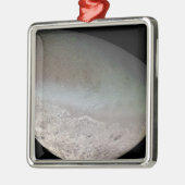 Triton, der größte Mond des Planeten Neptun Ornament Aus Metall (Links)