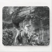 Triton, die zwei Pferde der Sonne pflegen Mousepad (Vorne)