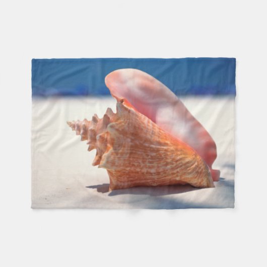 Tritonshorn-Muschel auf Strand 2 Fleecedecke (Vorderseite (Horizontal))
