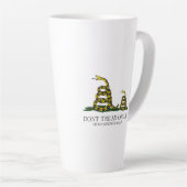 Tritt nicht auf mich oder meinen Sohn Gadsden-Flag Milchtasse (Rechte Ecke)