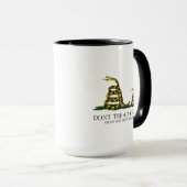 Tritt nicht auf mich oder meinen Sohn Gadsden-Flag Tasse (VorderseiteRechts)