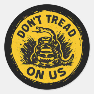 Tritt nicht auf uns – Fetter gelber Protest-Button Runder Aufkleber