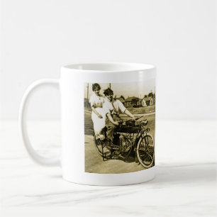 Triumph der Liebe beim Date auf einem Vintage-Moto Kaffeetasse
